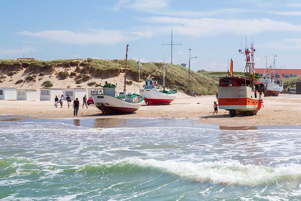 Fiskebåtar på stranden